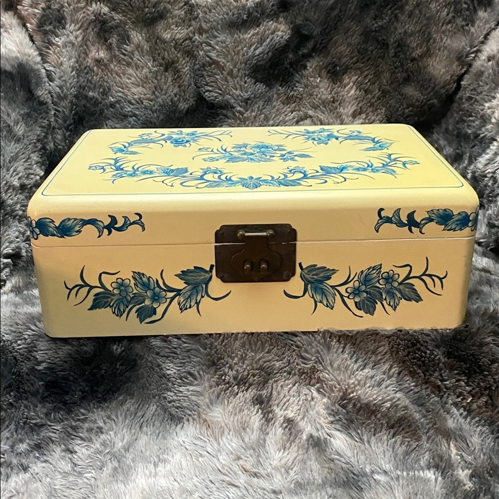 Vintage Floral Jewelry Box - Cream with Blue Flowers